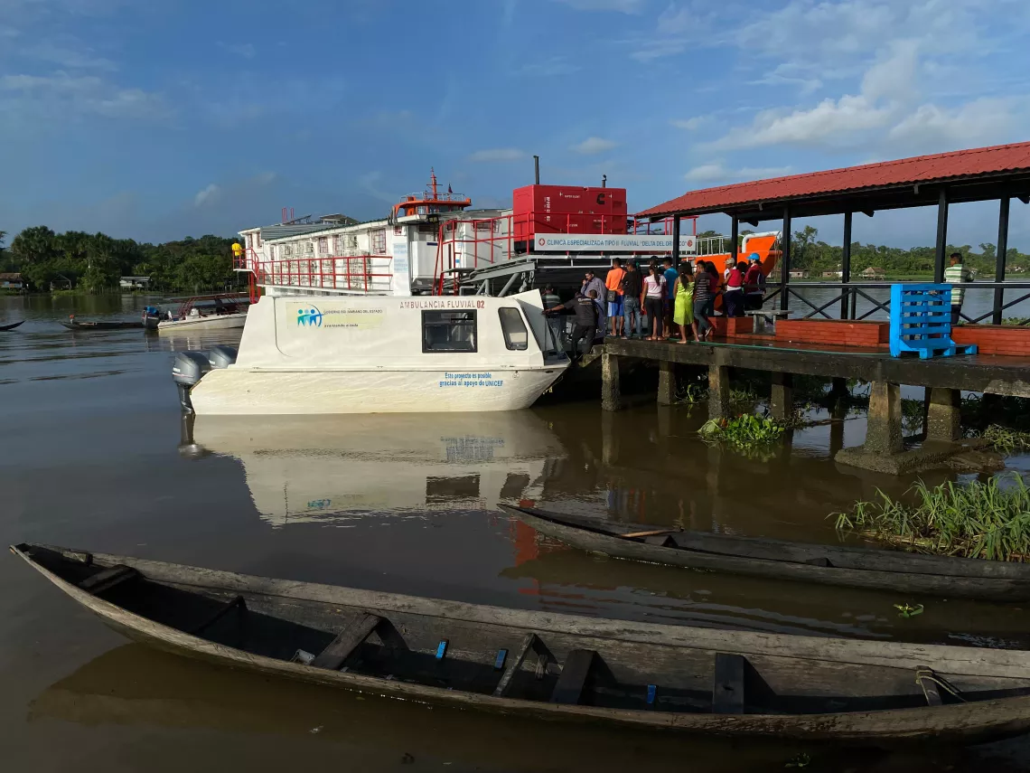 Specialized fluvial clinic type II &lsquo;Delta del Orinoco&rsquo; and Fluvial Ambulance in the community of San Francisco de Guayo.