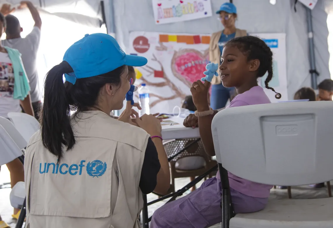 In July 2026, a group of children takes part in activities at UNICEF-supported child-friendly spaces in a temporary shelter in La Guaira.