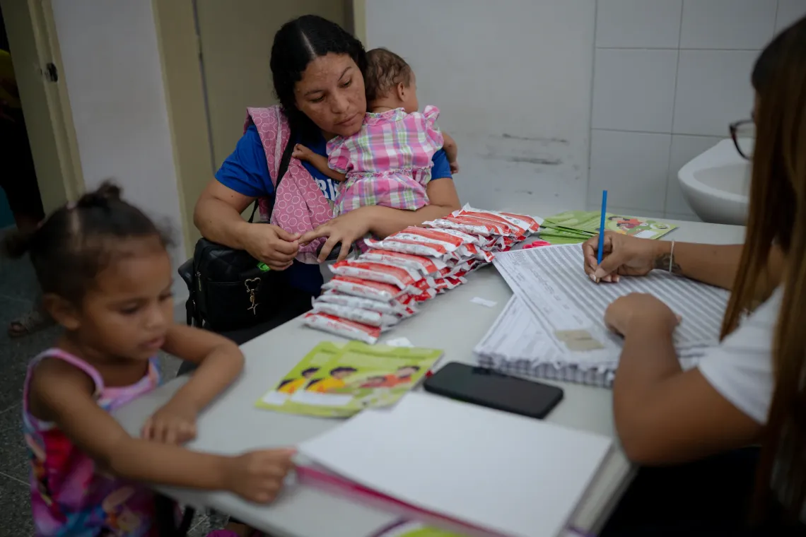 Anderbis Acosta attends a nutrition consultation with two of her daughters during a UNICEF-supported health outreach session in Santa Luc&iacute;a del Tuy, Miranda State, Venezuela.