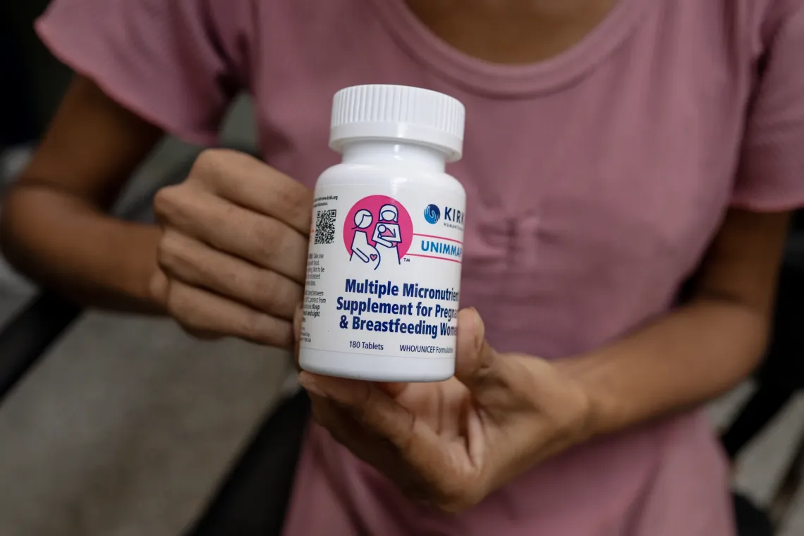 Elys Rodr&iacute;guez holds a bottle of multiple micronutrient supplements provided during a UNICEF-supported health outreach session in Santa Luc&iacute;a del Tuy, Miranda State, Venezuela.
