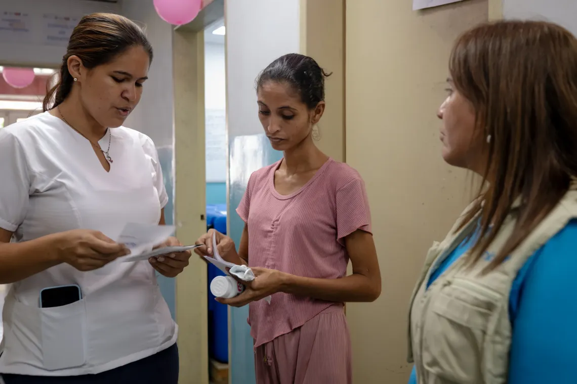 Elys Rodr&iacute;guez, 31, receives nutrition counselling and supplements from a health worker, accompanied by Zulay Gonz&aacute;lez, Nutrition Officer at UNICEF Venezuela, in Santa Luc&iacute;a del Tuy, Miranda State, Venezuela.
