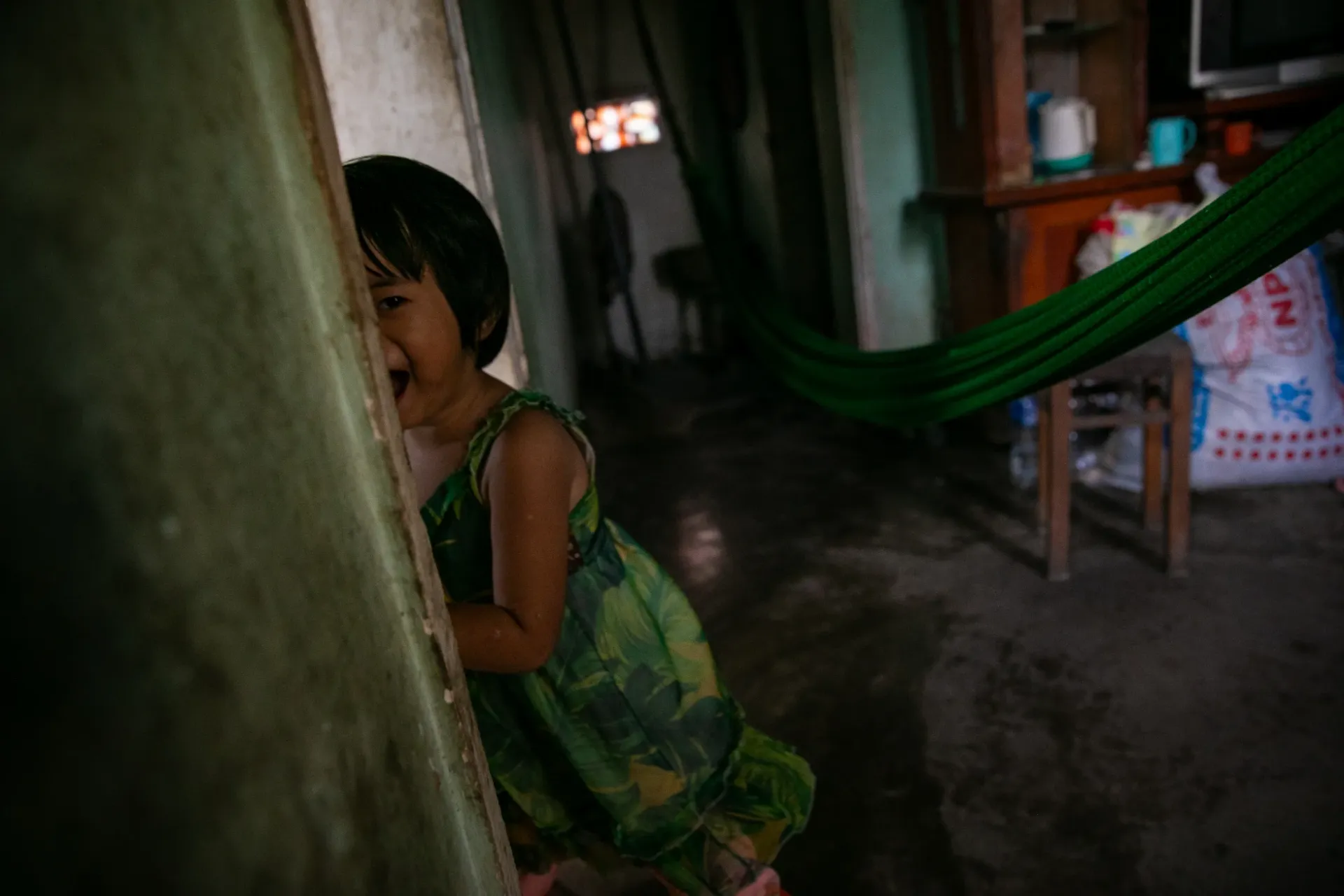 Ng&acirc;n, 3 tuổi, chơi tại nh&agrave;
