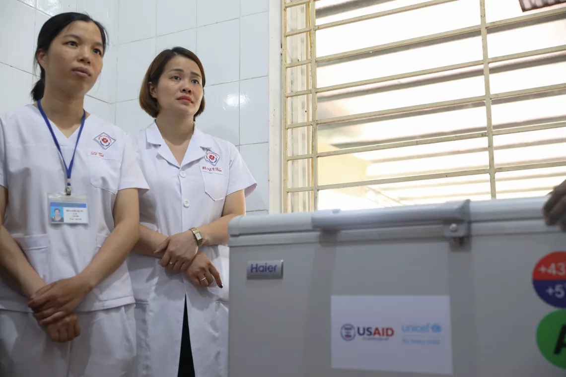 USAID v&agrave; UNICEF cung cấp 590 tủ lạnh bảo quản vaccine gi&uacute;p cải thiện tiếp cận ti&ecirc;m chủng tại c&aacute;c x&atilde; kh&oacute; khăn ở Việt Nam