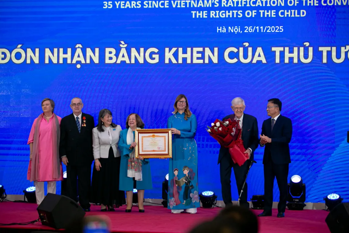 Prime Minister&rsquo;s Certificate of Merit to UNICEF, recognizing its outstanding contributions over 50 years of partnership for children in Viet Nam. 