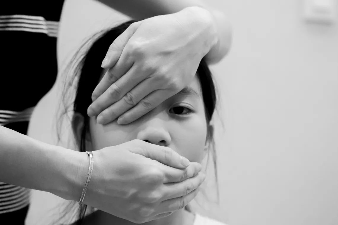 Trẻ em c&oacute; xu hướng im lặng d&ugrave; quyền lợi của bản th&acirc;n bị đe doạ