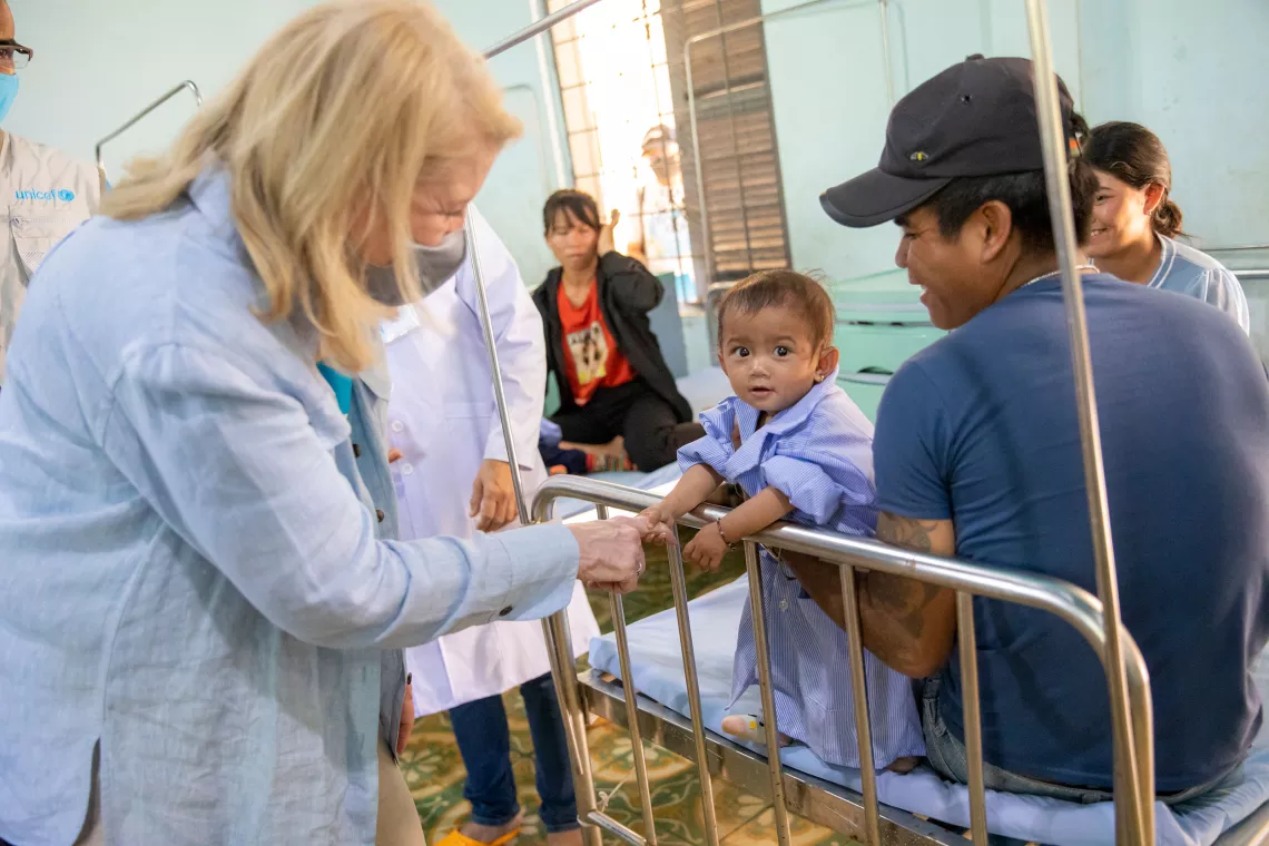UNICEF Executive Director, Catherine Russell, visits Mang Yang District Hospital &ndash; Department of Pediatrics, Gia Lai. 