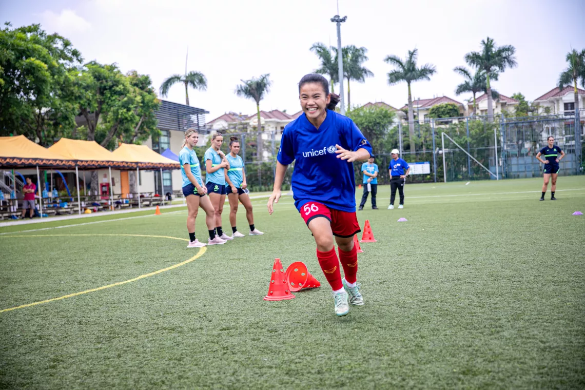 Participants in the clinic were young Vietnamese women from HANU FC Women and Hanoi U-17 Female Football Team