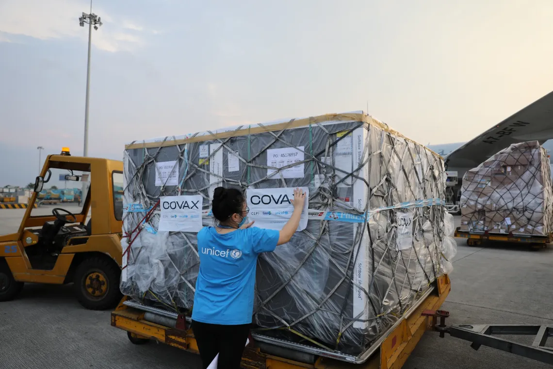 In the photos, vaccines arriving to Viet Nam in 2021