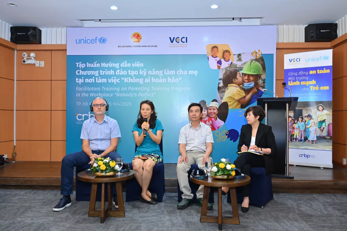Panel discussion on experience, motivation and mission when companies and organizations participate in the parenting training program