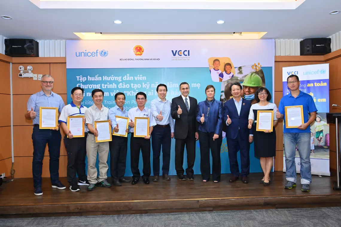 Representatives from MOLISA, VCCI, UNICEF and Consulate General of Canada in HCMC with senior managers of participating companies 