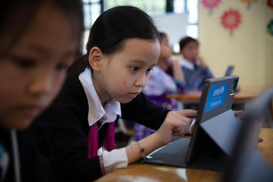 10-year-old Dang Thi Tho, from the Dao ethnic minority, beamed with excitement as she thoroughly enjoyed the interactive lesson on her tablet