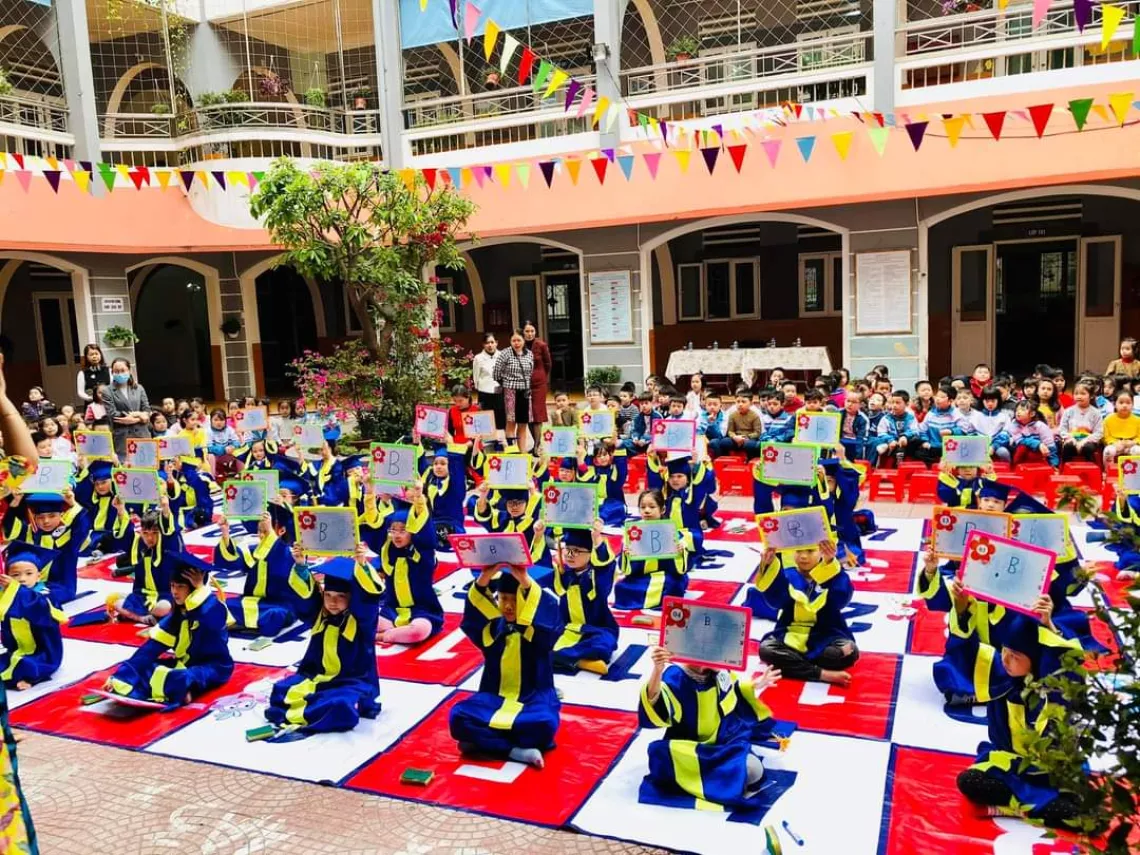 An outdoor activity of students at Yet Kieu Primary School, Ha Dong district, Hanoi in 2020 (Photo: VNA)