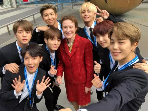 On 24 September 2018 at the United Nations Headquarters, UNICEF Executive Director Henrietta H. Fore UNICEF and UNICEF supporters BTS, a global pop group, take a selfie in advance of the launch of Generation Unlimited at Youth 2030, a High-Level event at the 73rd session of the UN General Assembly, which opened on 18 September at UNHQ. From left to right: Jin, j-hope, RM, Jungkook, UNICEF Executive Director Henrietta H. Fore, V, Suga and Jimin.