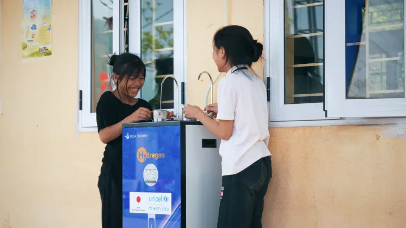 Water filtration system supported by the Government of Japan through UNICEF at Kim Cuc Primary School, Cao Bang Province.