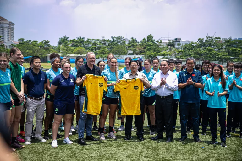 The Prime Ministers of Australia, the Honourable Anthony Albanese, and Viet Nam, HE Pham Minh Chinh, attended a girls&rsquo; football event organised by the Australian Embassy, UNICEF Viet Nam the United Nations International School of Hanoi (UNIS Hanoi) today. 