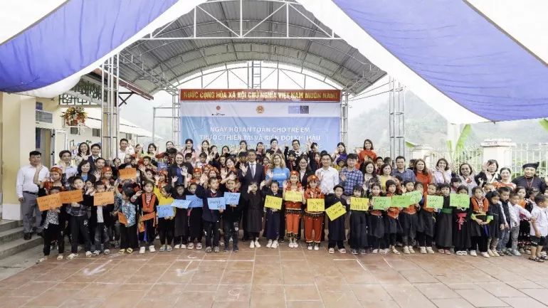 Đại sứ qu&aacute;n Nhật Bản, IOM v&agrave; UNICEF đến thăm v&ugrave;ng bị ảnh hưởng bởi b&atilde;o Yagi tại tỉnh Cao Bằng, nhấn mạnh những nhu cầu thiết yếu trong việc tăng cường khả năng chống chịu với biến đổi kh&iacute; hậu