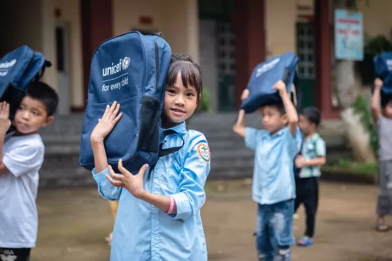 Children at Phuc Khanh 1 Primary & Lower Secondary School in Lao Cai proudly receive UNICEF backpacks filled with essential educational supplies.