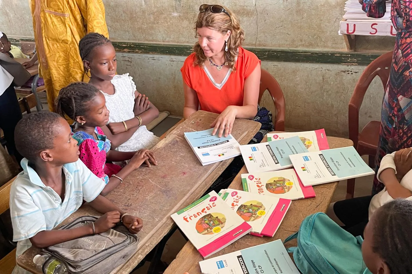 Enfants dans une salle de classe