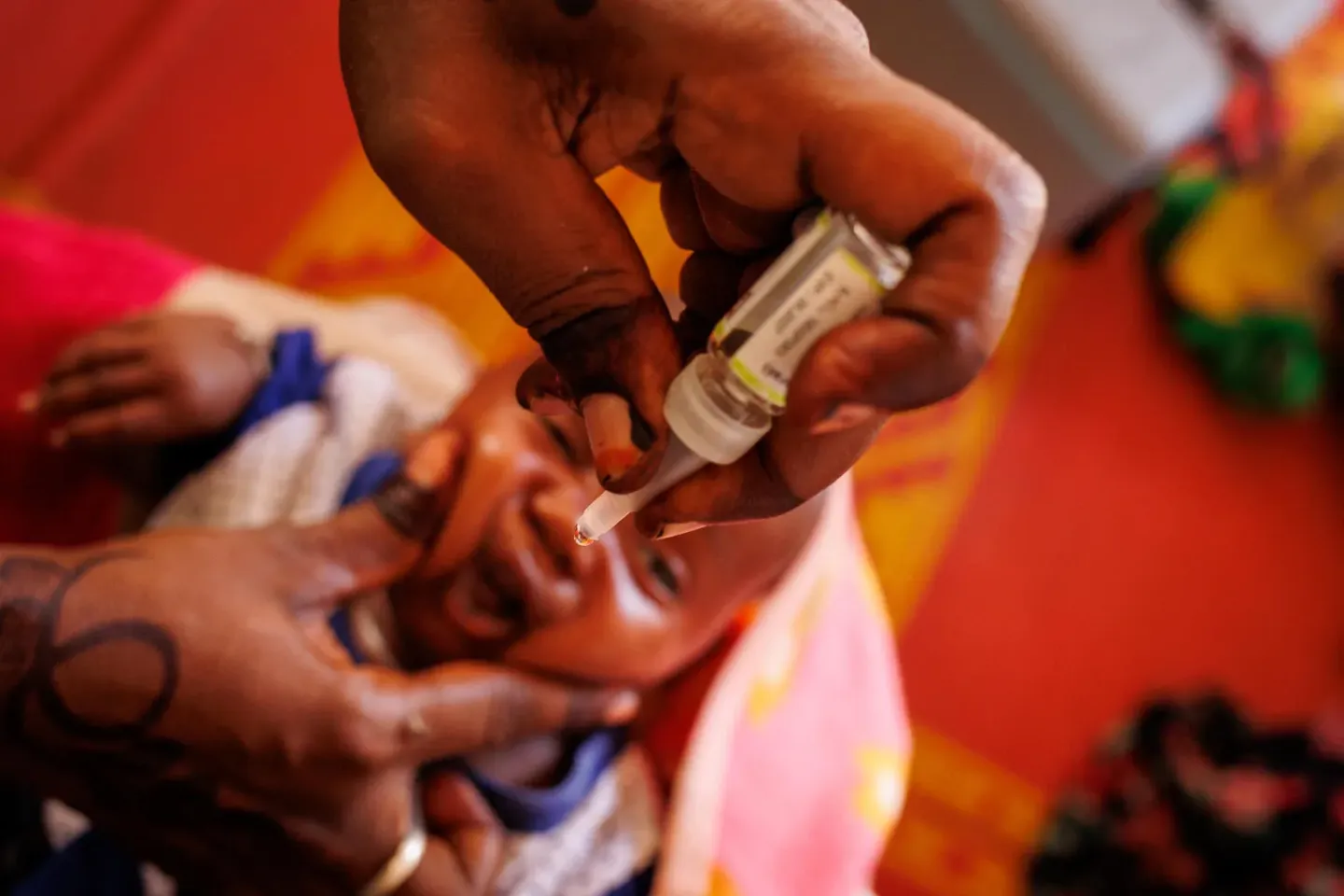 Un vaccin oral administr&eacute; &agrave; un b&eacute;b&eacute;