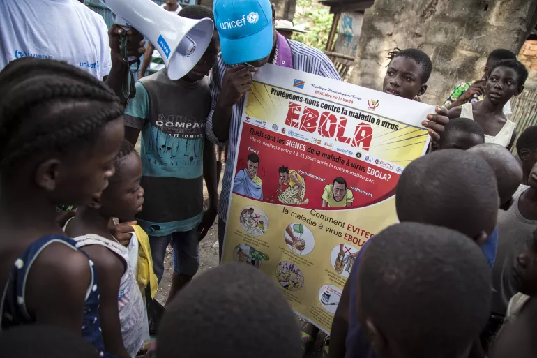 UNICEF-supported social mobilizers 
