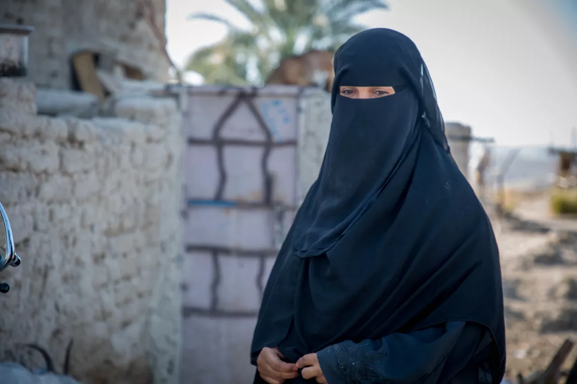 صافية أحمد يافعي، أم لثلاثة أولاد وثلاثة بنات، يعيشون في القرية، وهي واحدة من الكثيرين الذين استفادوا من المشروع. "يمكننا الآن القيام بأنشطتنا اليومية بسهولة" تقول صفية.