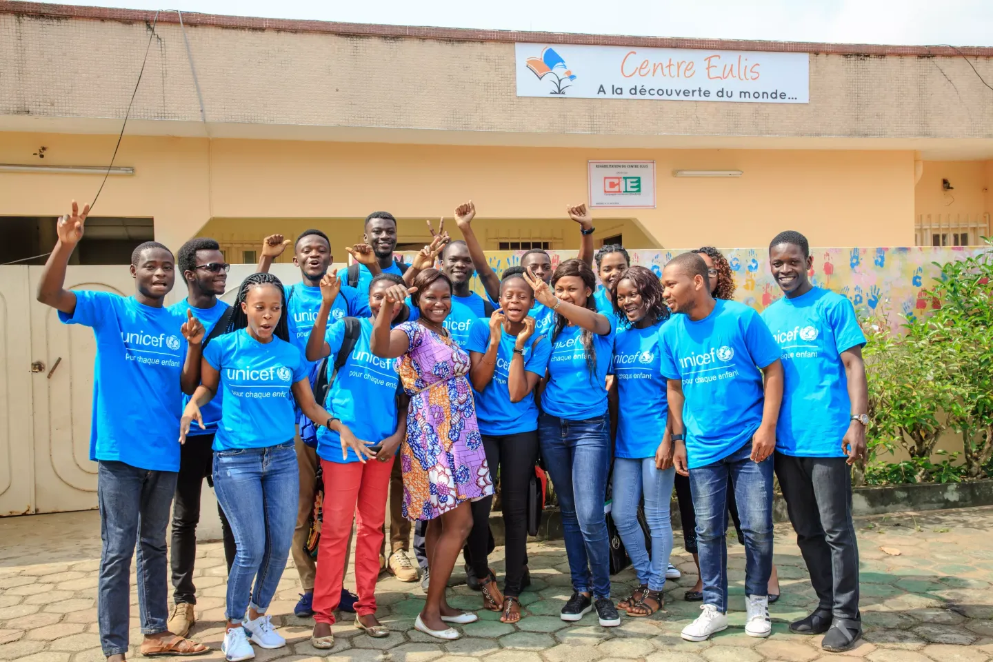 A group photo from Cote d'Ivoire of the YAG creators visiting a reading center in Abidjan 