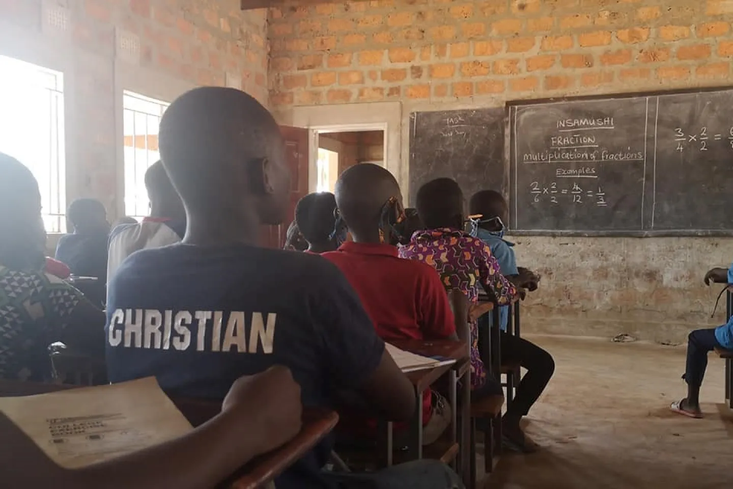 &lsquo;Talk and chalk&rsquo; classes that are commonly seen in Zambia. Some of the children are often left behind without grasping the content of the lessons. 