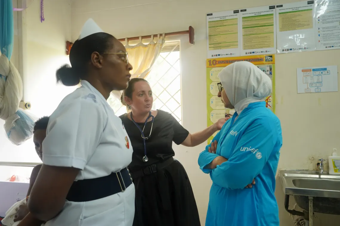 Health workers brief UNICEF Zambia Representative Dr. Saja Farooq Abdullah in the neonatal unit at Chifunabuli District Hospital, Luapula Province.