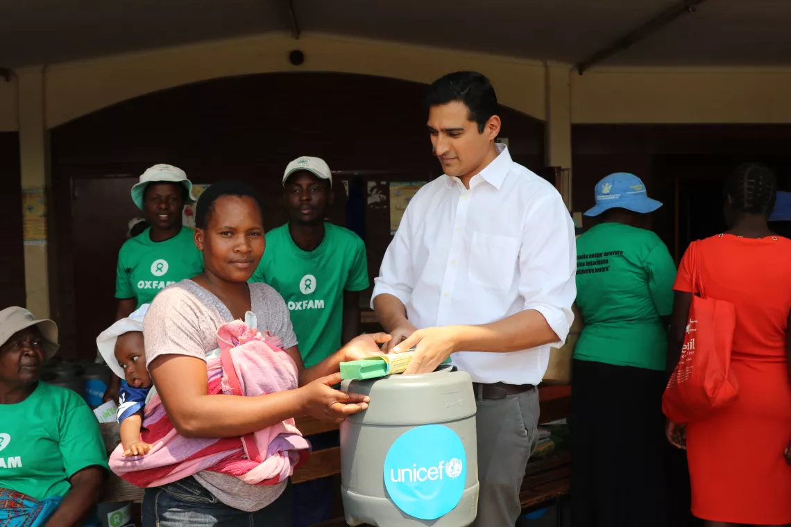 OXfam helping UNICEF in the field 