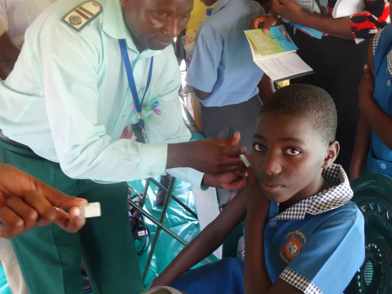 girl receiving HPV